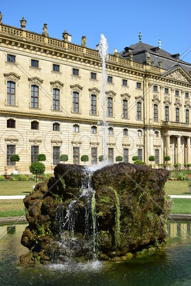 Германия - Город Вюрцбург, Фонтан с видом на резиденцию 
