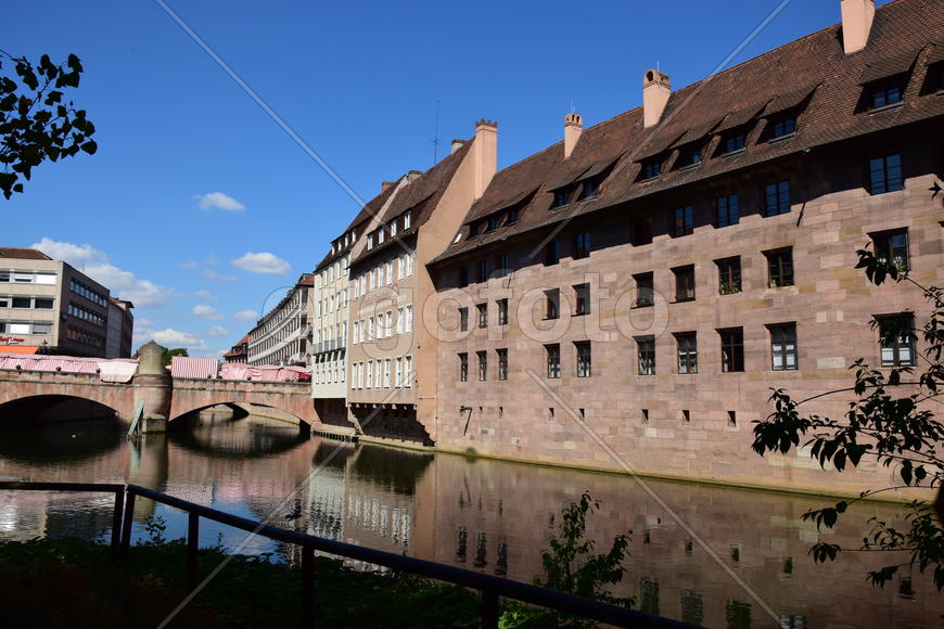 Германия - город Нюрнберг. Фасад старинного здания 