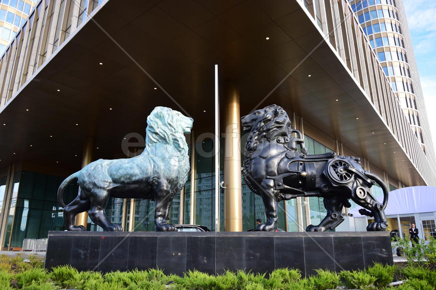 Астана. Уличные скульптуры львов 