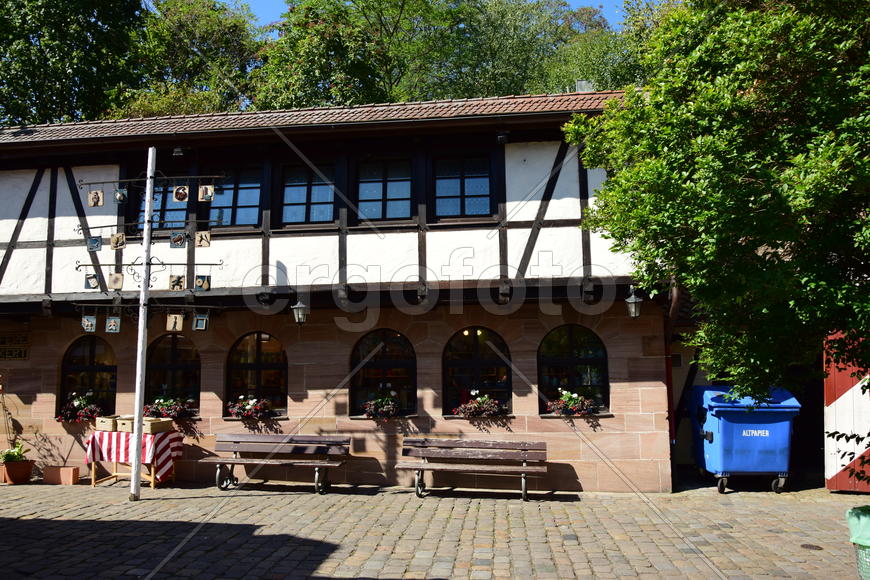 Германия - город Нюрнберг. Фасад старинного здания 