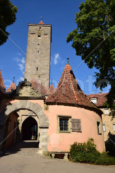 Исторический город Ротенбург в Баварии. Древнейшие здания 