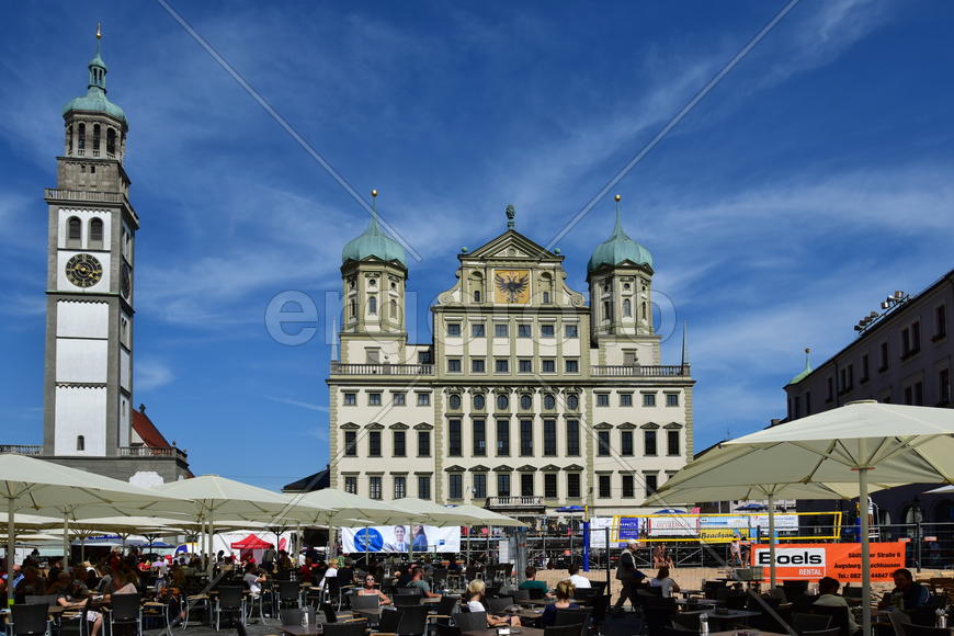 Германия, Аугсбург, башня с часами и замок 