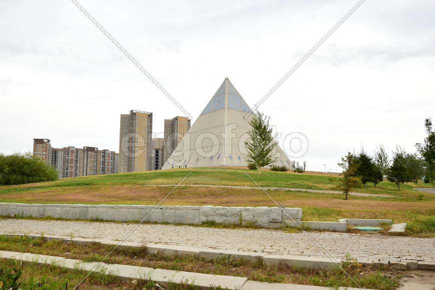 Астана - стеклянная пирамида. Казахстан