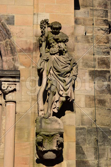 Германия - город Нюрнберг. Скульптуры на фасаде здания 