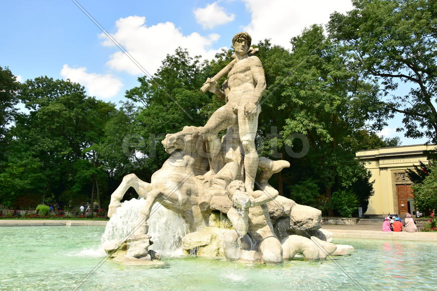 Германия. Мюнхен. Фонтан со скульптурами 