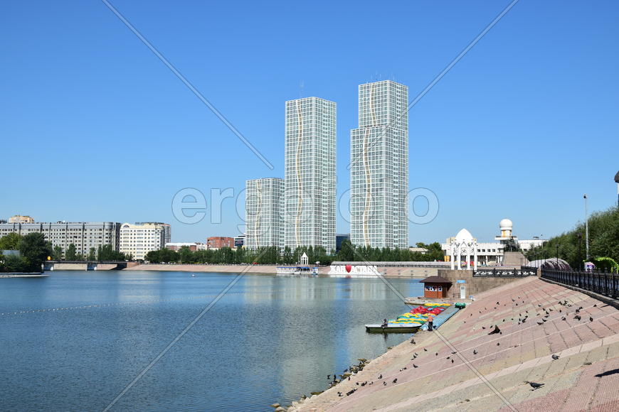 Астана - многоэтажные современные здания. Казахстан 