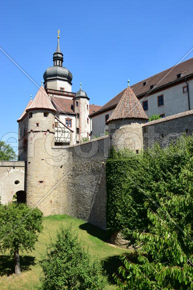 Германия - Город Вюрцбург, Башни замка 