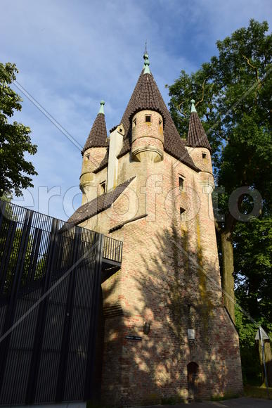 Германия, Аугсбург, Замок с высокими башнями 