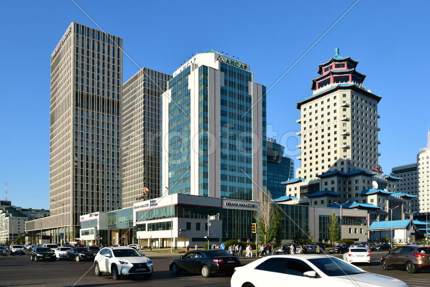 Астана - городская архитектура. Современные многоэтажные здания. Казахстан 