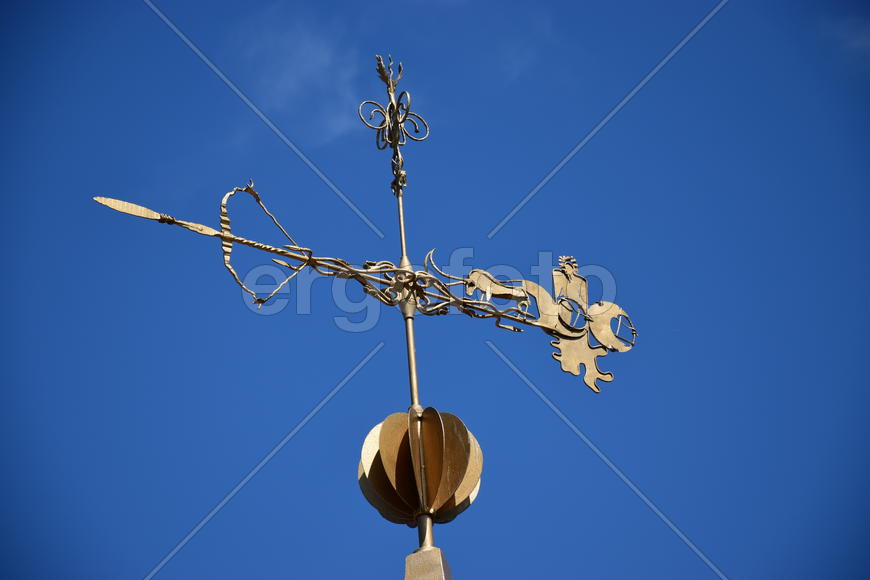 Украшения на фасаде здания 