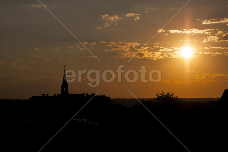 Церковь на закате 