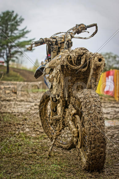 Мотоцикл в грязи