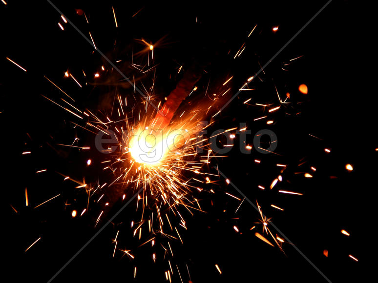 Яркие бенгальские огни крупным планом