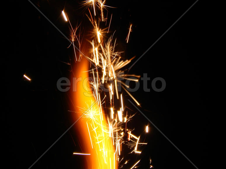 Блестящие искры с огнем и дымом