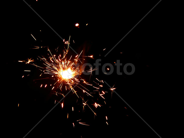 Яркие бенгальские огни крупным планом