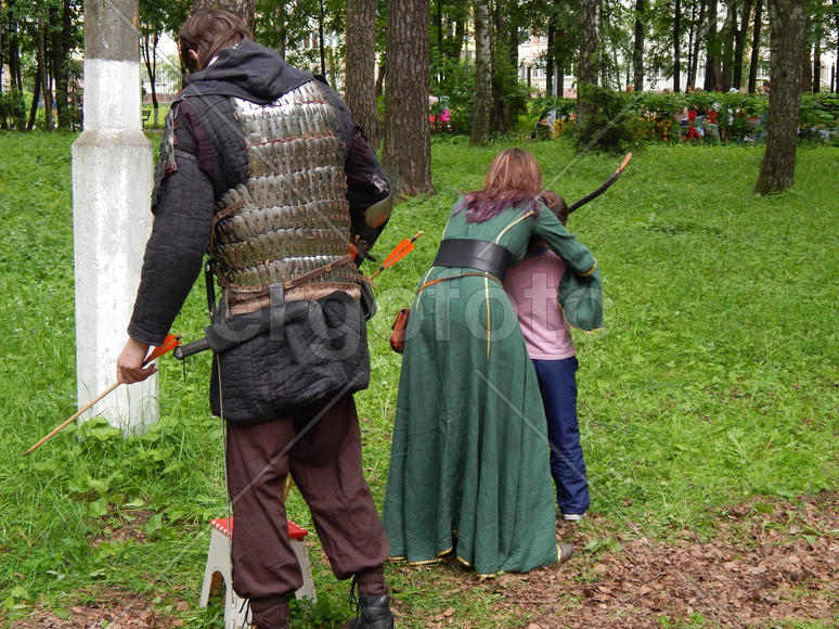 Уличный атракцион стрельбы из лука