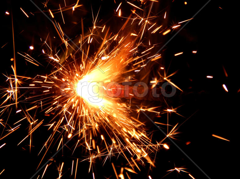 Яркие бенгальские огни крупным планом