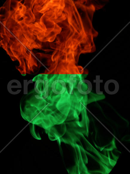 Текстура огня и пламя на черном фоне