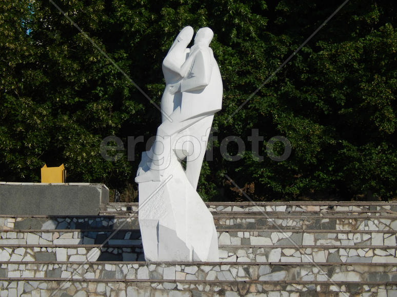 Россия. Самара. Памятник влюбленным