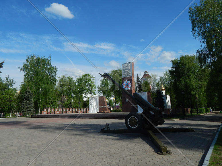 Россия. Ногинск. Артиллерийская пушка возле вечного огня