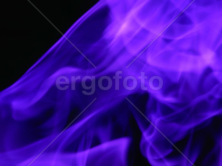 Текстура синего дыма на черном фоне