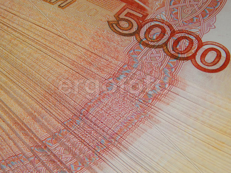 Пачка денег из купюр по 5000 рублей