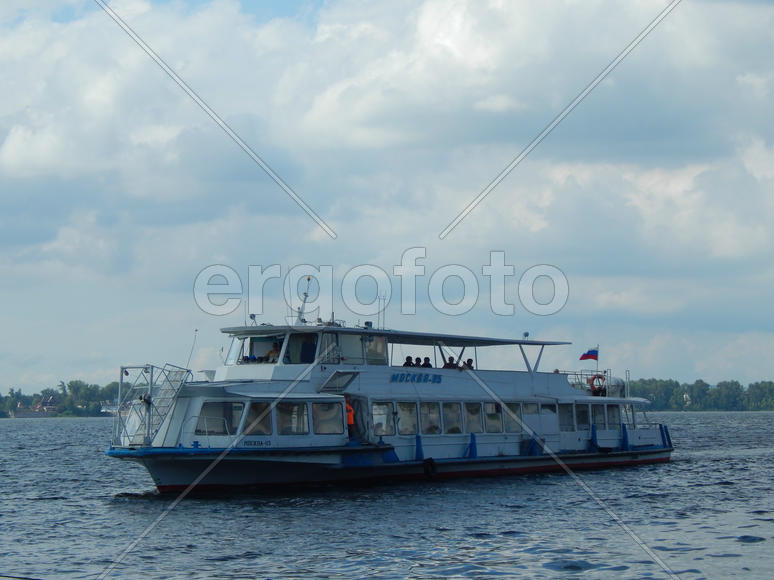 Россия. Самара. Образ красивой круизного судна