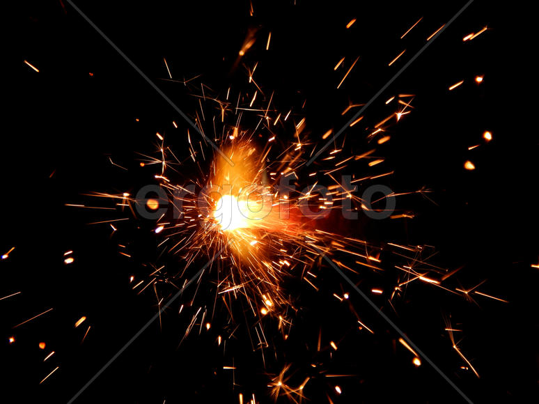 Яркие бенгальские огни крупным планом