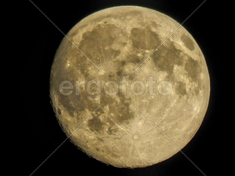 Луна на ночном небе