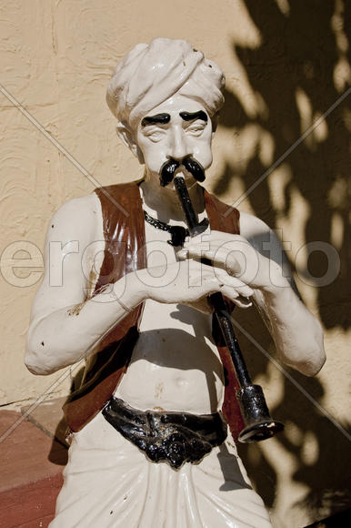 Outdoor sculpture of a snake charmer in Mumbai