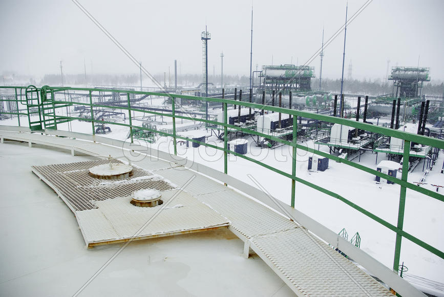 equipment for collection and initial purification of crude oil
