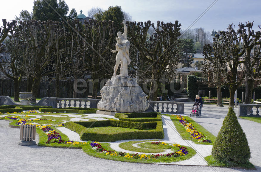 Historical monuments. Attributable to the State objects of great architectural and historical value