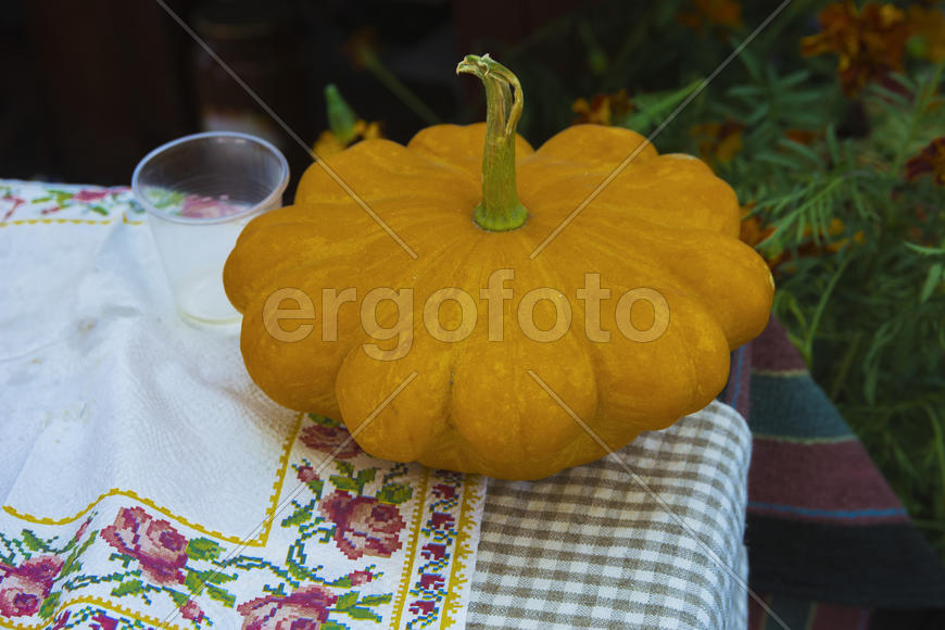 Skilled handicrafts. Fruits and vegetables at the fair