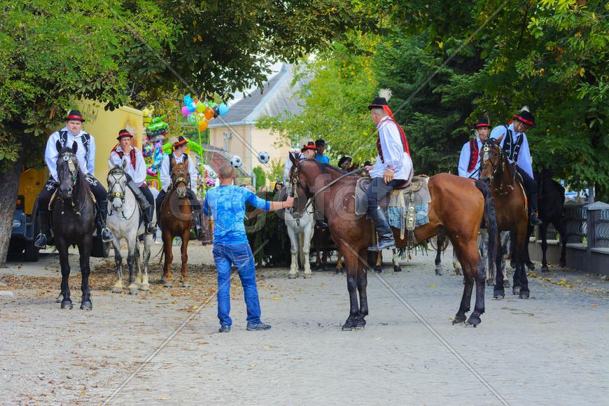 Костюмированные празднования Масленицы в селе Западной Украины