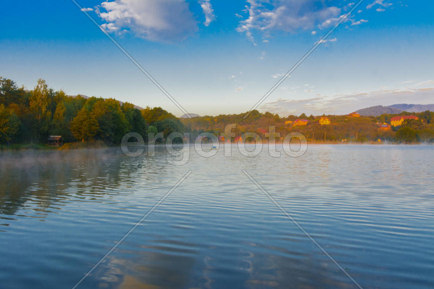 Пейзаж. Озеро в горах 