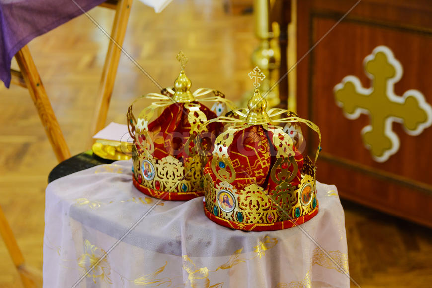 Христианские церкви. Таинство венчания. Свадебные короны для молодоженов