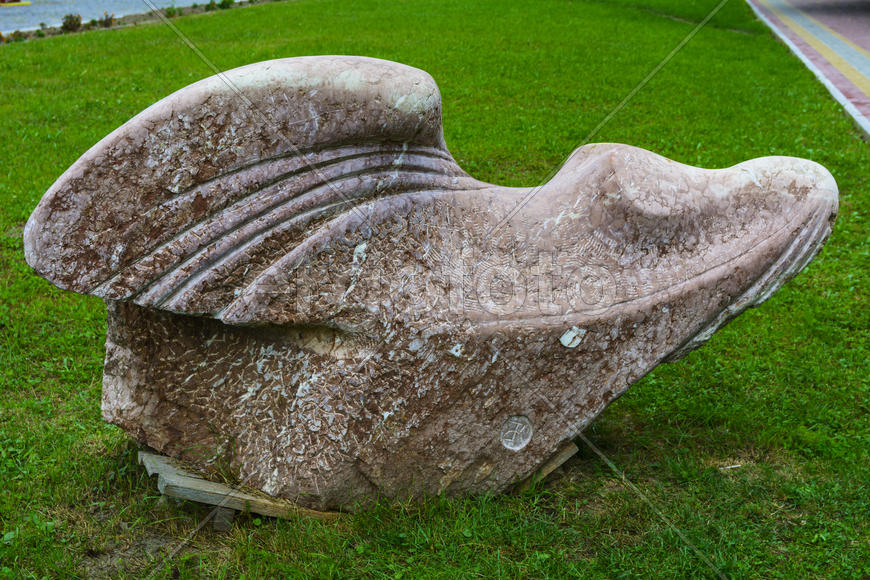 Глиняные фигуры для украшения сада. 