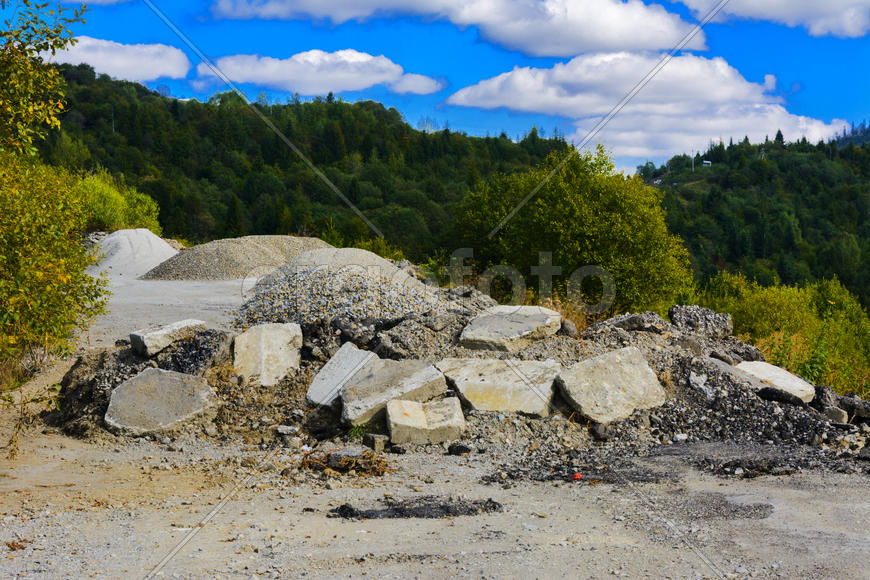 Серпантин горных дорог и горных долин в Украине