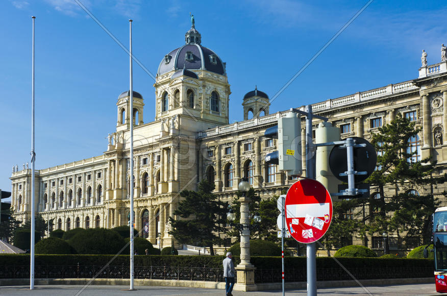 Urban landscape, the diversity of the city's architecture, urban nature or location