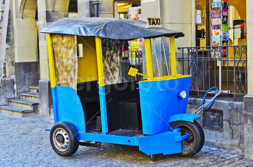 Vehicle. Ground vehicle is controlled using the steering wheel