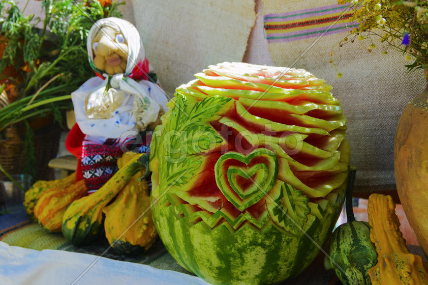 Skilled handicrafts. Fruits and vegetables at the fair