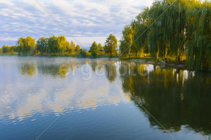 Озеро в горах для отдыха и рыбалки