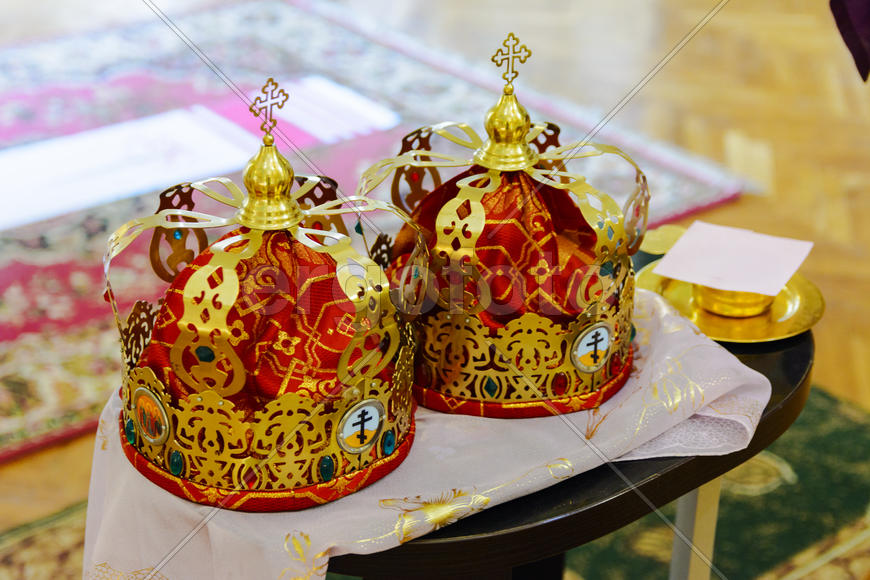 Христианские церкви. Таинство венчания. Свадебные короны для молодоженов