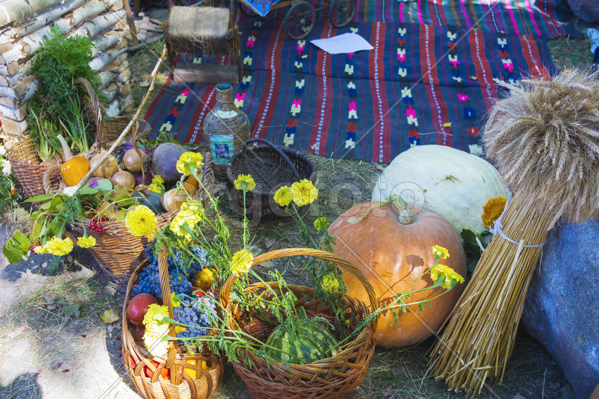 Skilled handicrafts. Fruits and vegetables at the fair