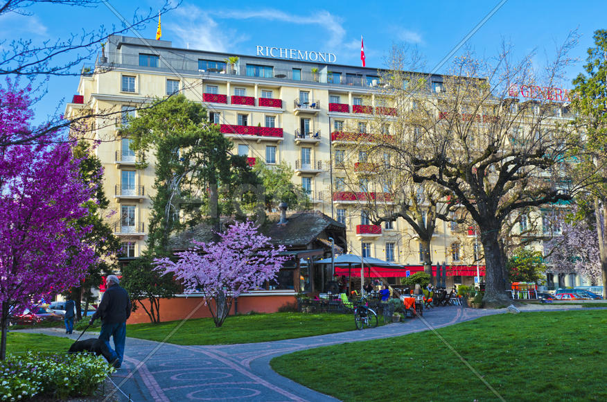 Urban landscape, the diversity of the city's architecture, urban nature or location