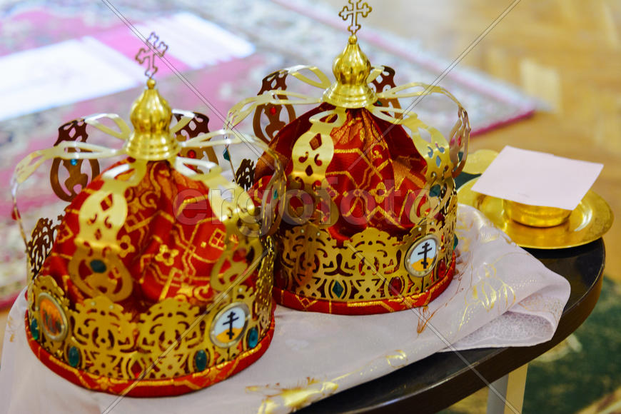 Христианские церкви. Таинство венчания. Свадебные короны для молодоженов