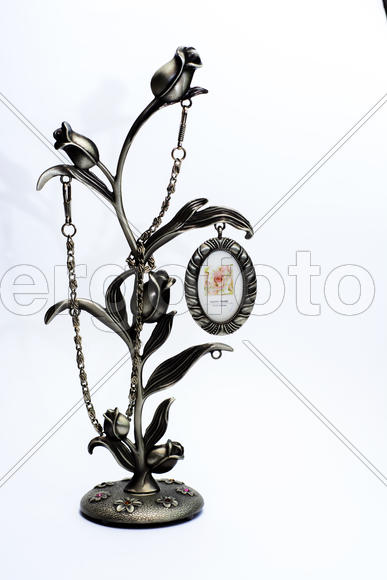 Небольшая скульптура. Одиночные фигурки на белом фоне