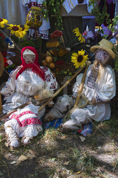 Skilled handicrafts. Fruits and vegetables at the fair