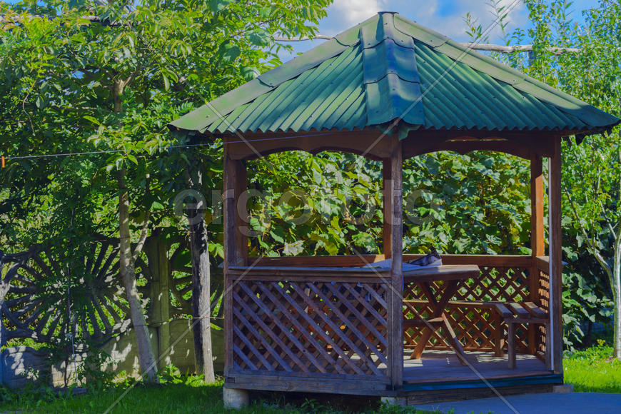 Дизайн беседки во дворе частного дома