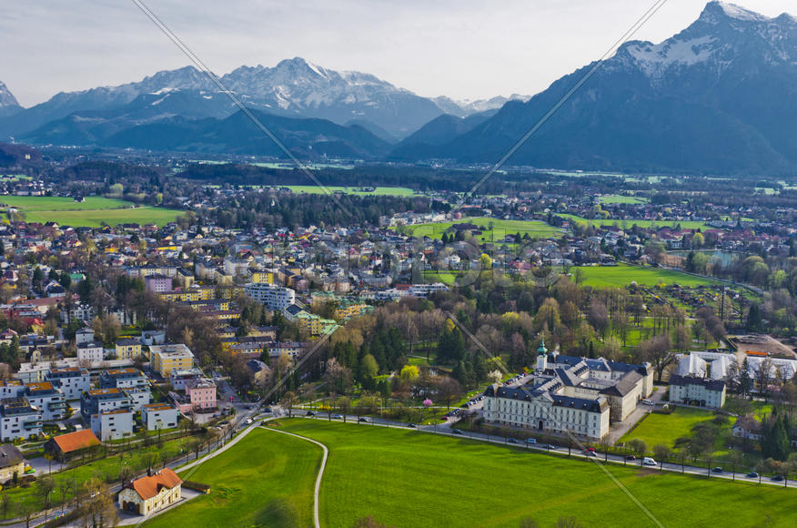 Urban landscape, the diversity of the city's architecture, urban nature or location